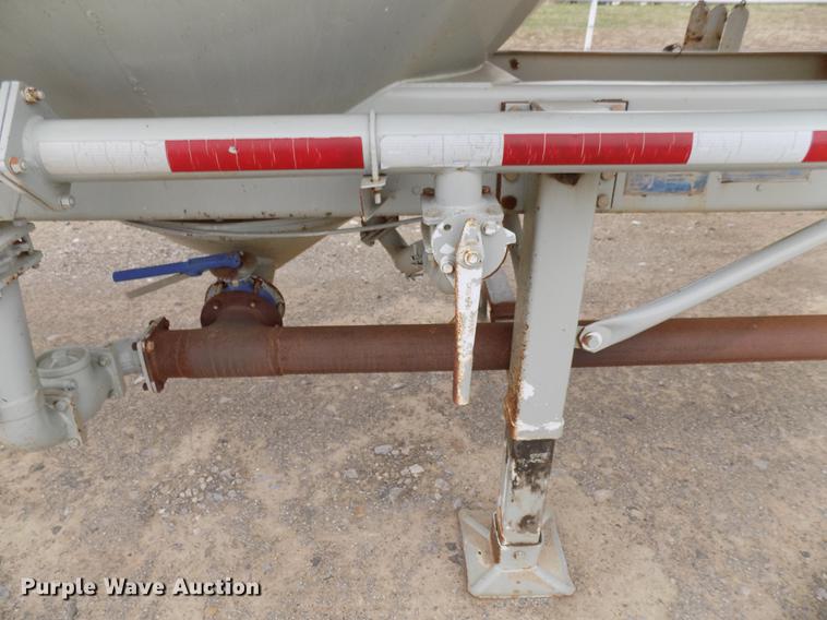 image for item DD3649 1981 Heil pneumatic dry bulk tank trailer