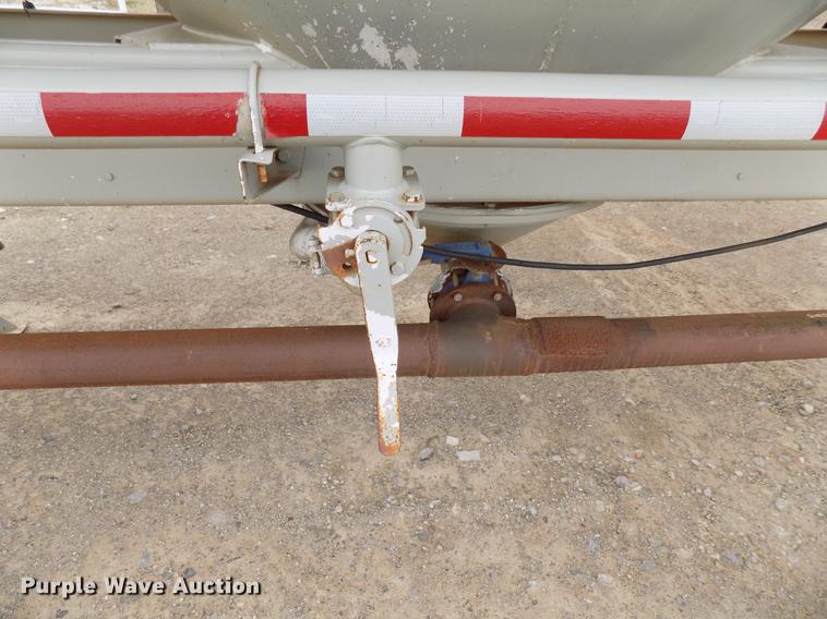 image for item DD3649 1981 Heil pneumatic dry bulk tank trailer