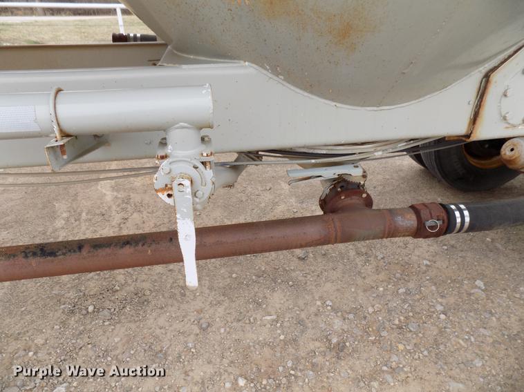 image for item DD3649 1981 Heil pneumatic dry bulk tank trailer