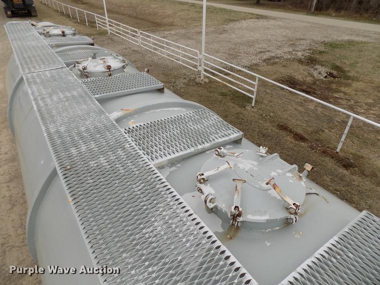 image for item DD3649 1981 Heil pneumatic dry bulk tank trailer