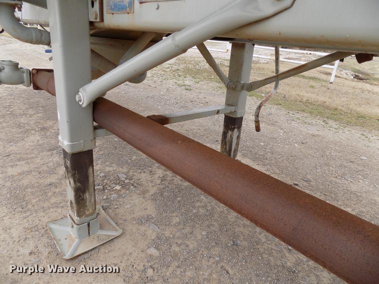 image for item DD3649 1981 Heil pneumatic dry bulk tank trailer