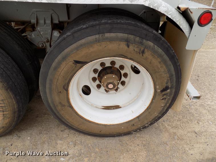 image for item DD3649 1981 Heil pneumatic dry bulk tank trailer