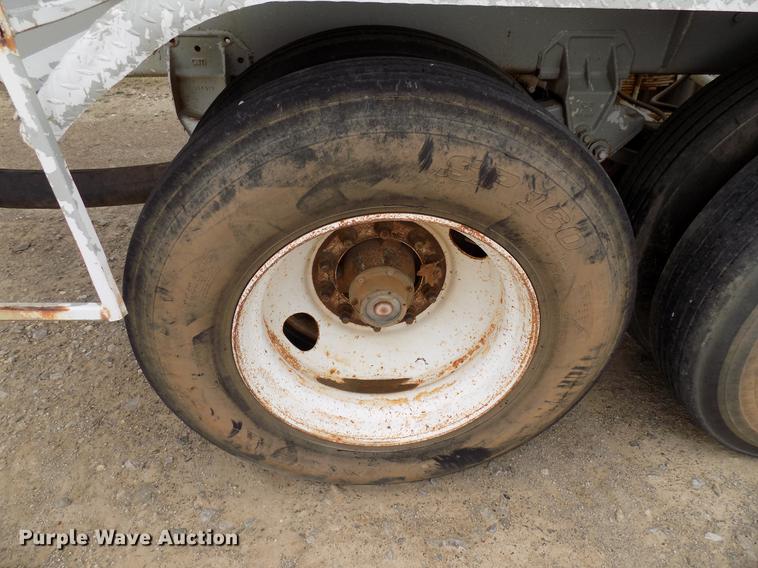 image for item DD3649 1981 Heil pneumatic dry bulk tank trailer