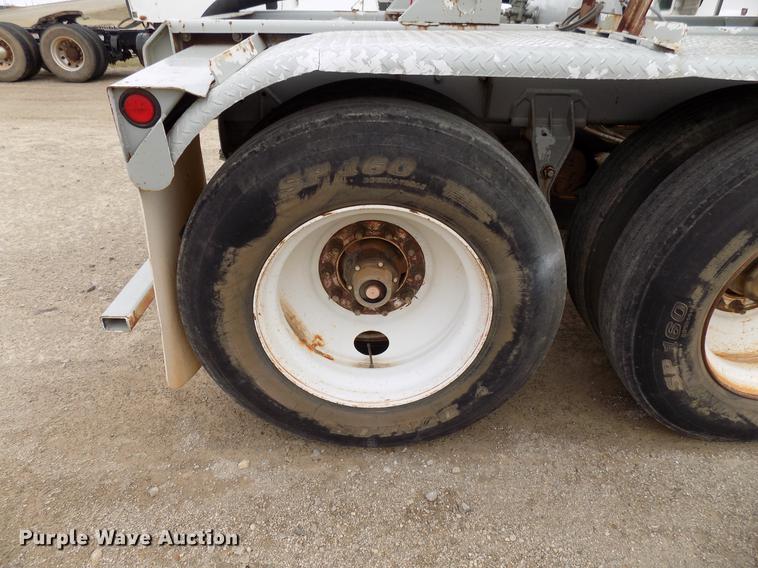 image for item DD3649 1981 Heil pneumatic dry bulk tank trailer