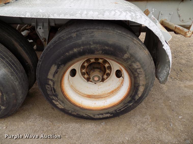 image for item DD3649 1981 Heil pneumatic dry bulk tank trailer