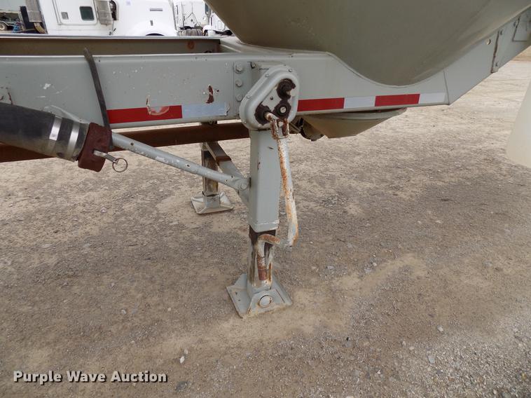 image for item DD3649 1981 Heil pneumatic dry bulk tank trailer