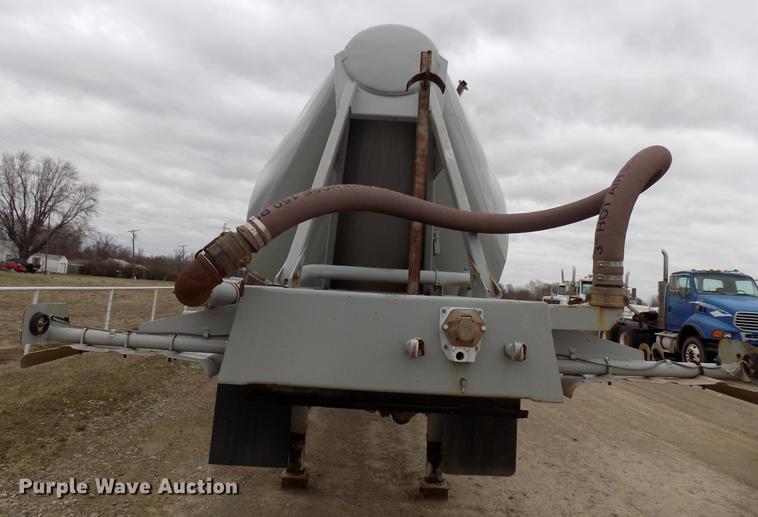 image for item DD3650 1981 Fruehauf pneumatic dry bulk tank trailer