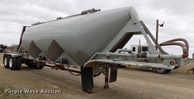 image for item DD3650 1981 Fruehauf pneumatic dry bulk tank trailer