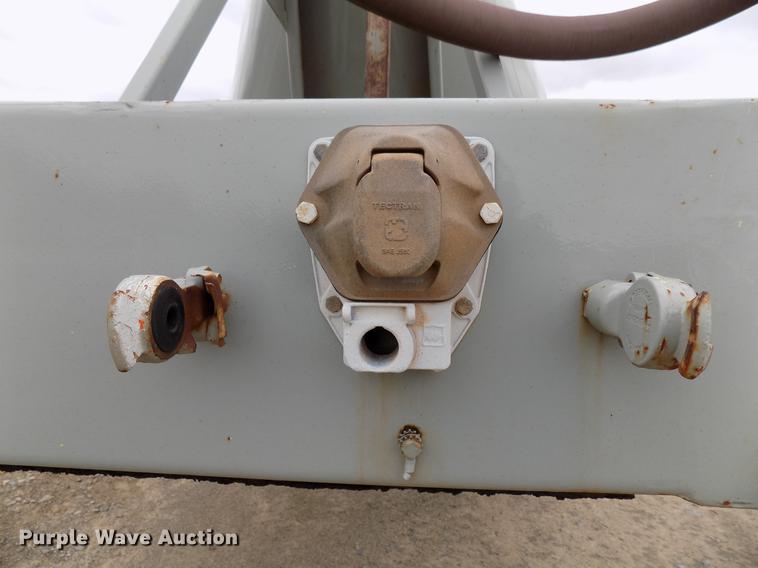 image for item DD3650 1981 Fruehauf pneumatic dry bulk tank trailer