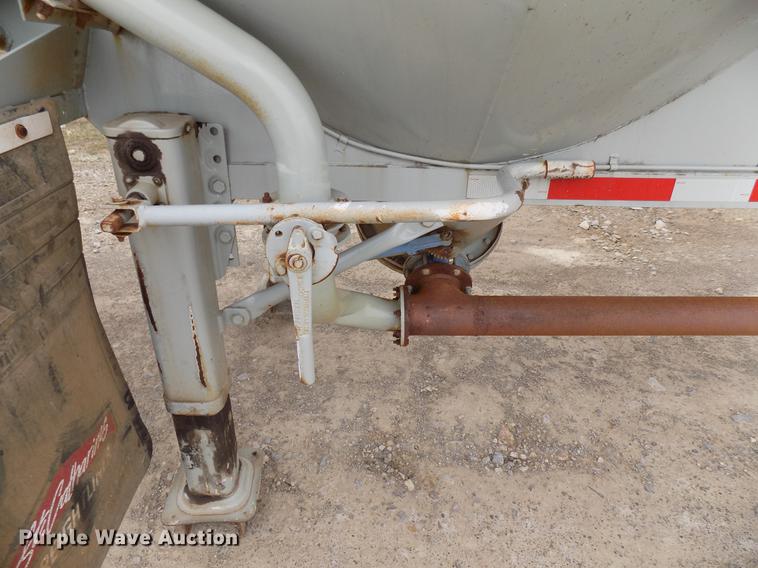 image for item DD3650 1981 Fruehauf pneumatic dry bulk tank trailer