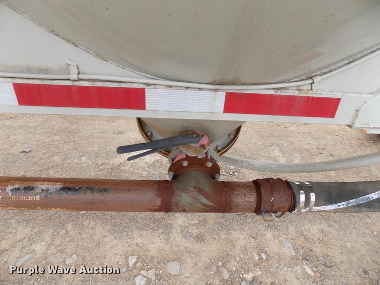 image for item DD3650 1981 Fruehauf pneumatic dry bulk tank trailer