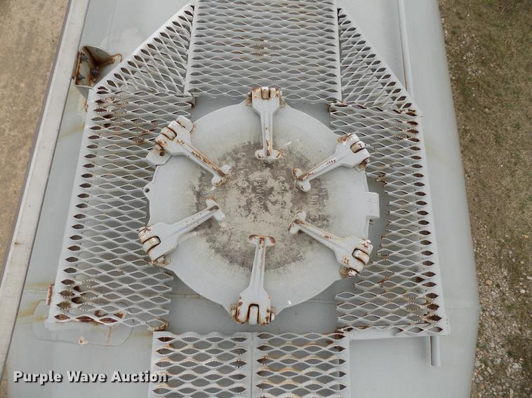 image for item DD3650 1981 Fruehauf pneumatic dry bulk tank trailer