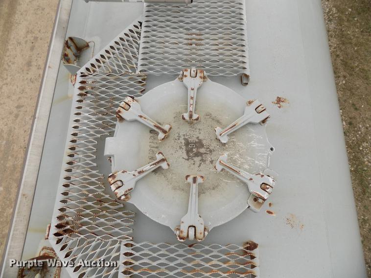 image for item DD3650 1981 Fruehauf pneumatic dry bulk tank trailer