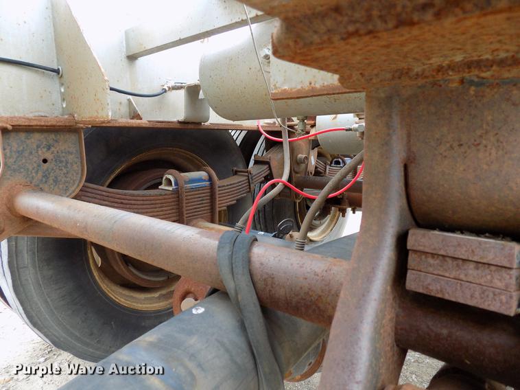 image for item DD3650 1981 Fruehauf pneumatic dry bulk tank trailer