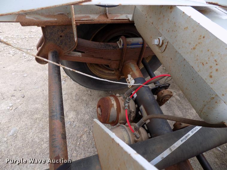 image for item DD3650 1981 Fruehauf pneumatic dry bulk tank trailer