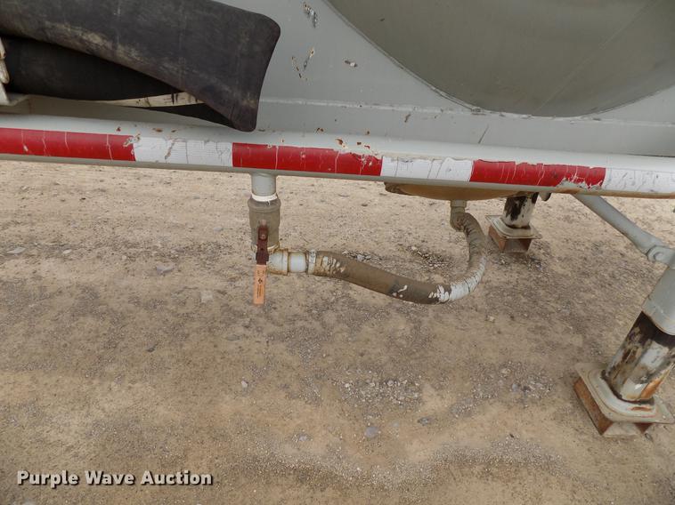 image for item DD3650 1981 Fruehauf pneumatic dry bulk tank trailer