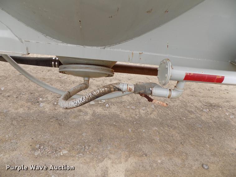 image for item DD3650 1981 Fruehauf pneumatic dry bulk tank trailer