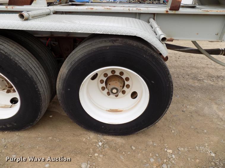 image for item DD3650 1981 Fruehauf pneumatic dry bulk tank trailer