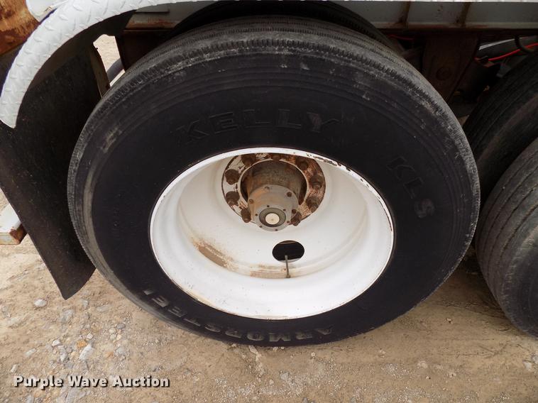 image for item DD3650 1981 Fruehauf pneumatic dry bulk tank trailer