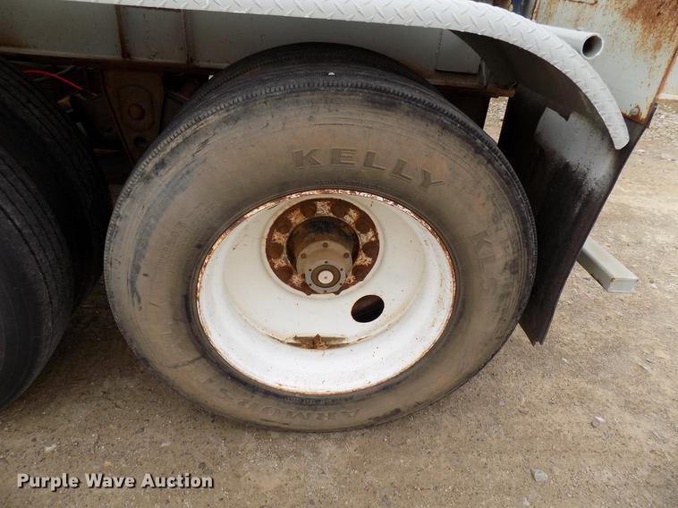 image for item DD3650 1981 Fruehauf pneumatic dry bulk tank trailer