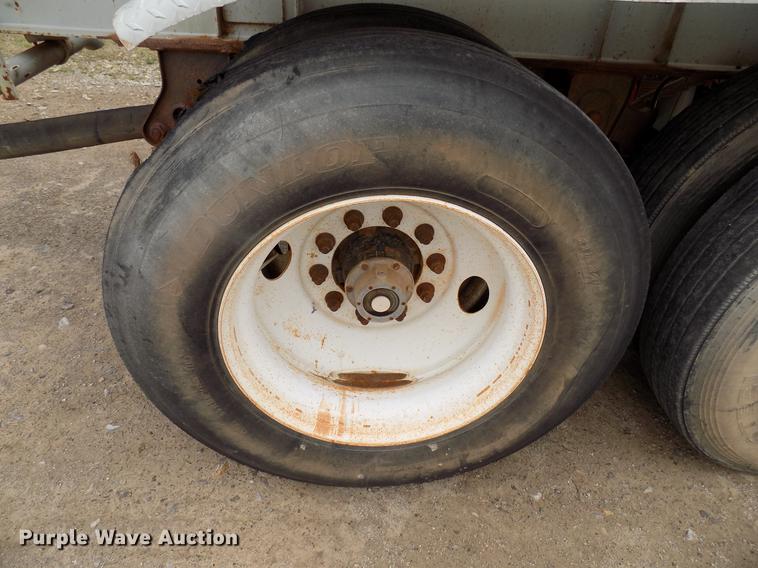 image for item DD3650 1981 Fruehauf pneumatic dry bulk tank trailer