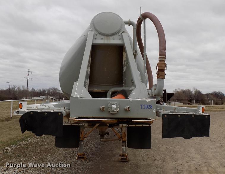 image for item DD3651 1996 Heil pneumatic dry bulk tank trailer