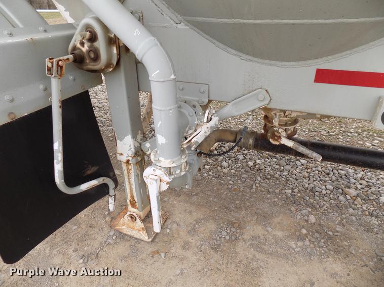image for item DD3651 1996 Heil pneumatic dry bulk tank trailer