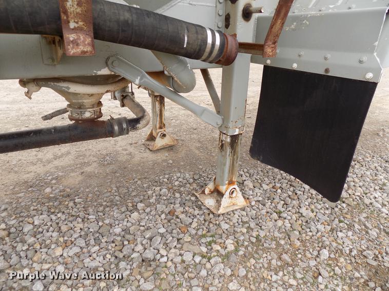 image for item DD3651 1996 Heil pneumatic dry bulk tank trailer