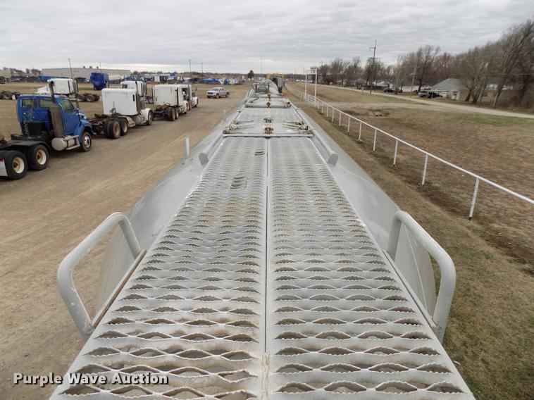 image for item DD3651 1996 Heil pneumatic dry bulk tank trailer