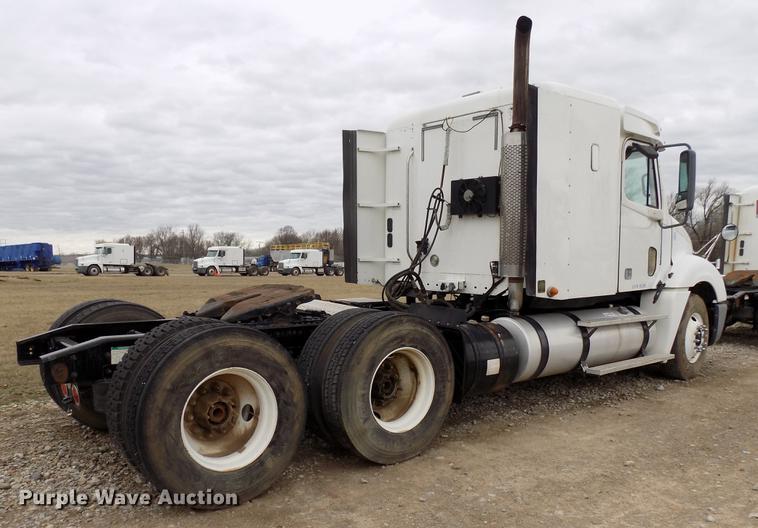 image for item DD3652 2007 Freightliner Columbia semi truck
