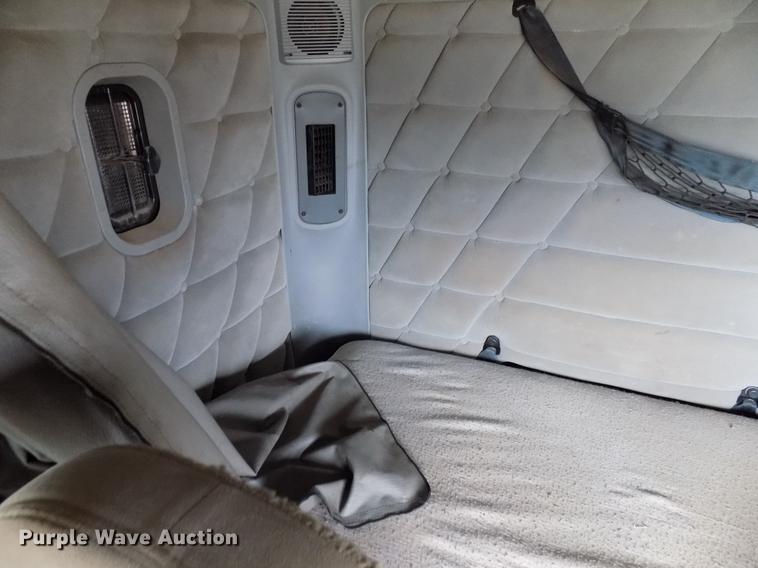 image for item DD3652 2007 Freightliner Columbia semi truck