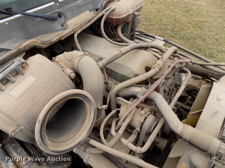 image for item DD3652 2007 Freightliner Columbia semi truck