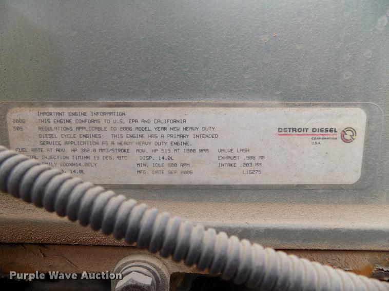 image for item DD3652 2007 Freightliner Columbia semi truck