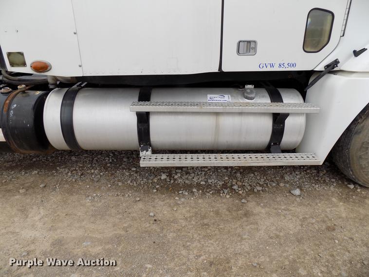 image for item DD3652 2007 Freightliner Columbia semi truck