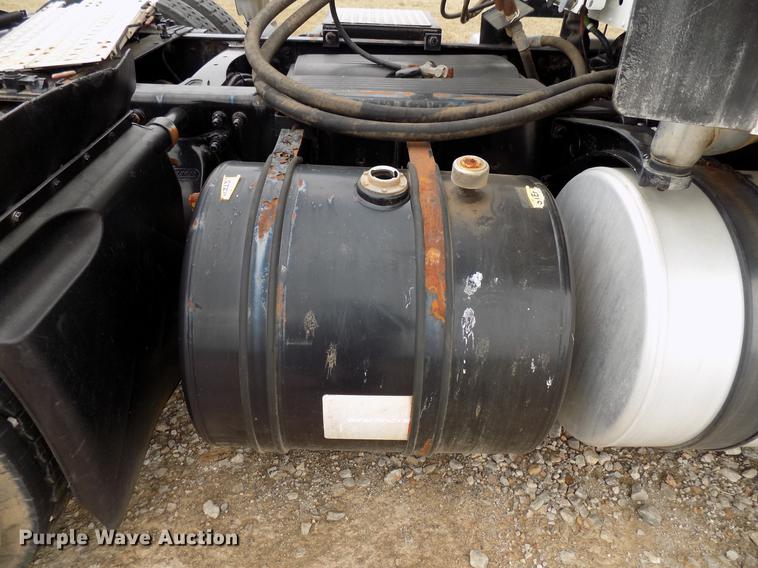 image for item DD3652 2007 Freightliner Columbia semi truck