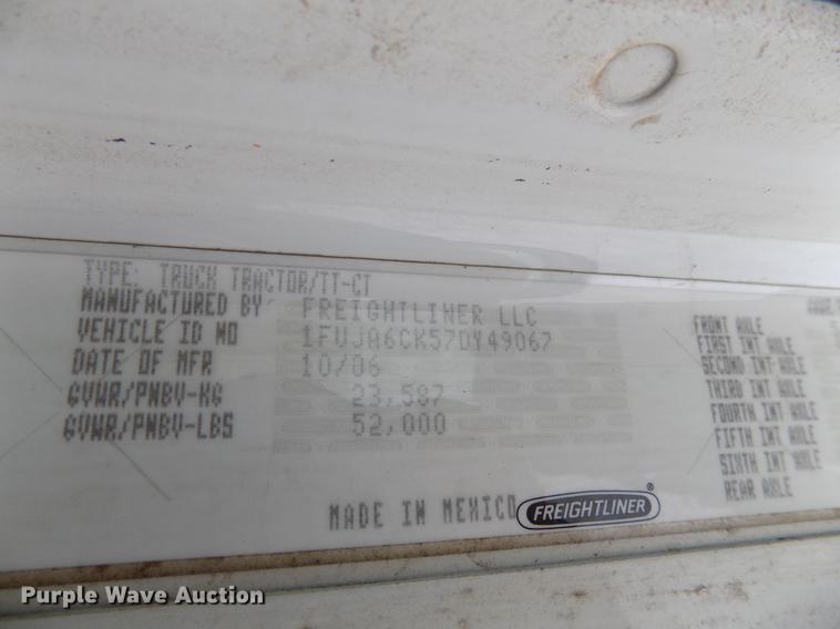 image for item DD3652 2007 Freightliner Columbia semi truck