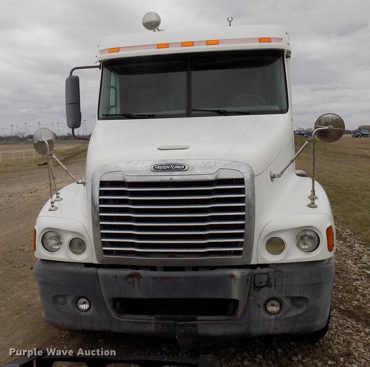 image for item DD3653 2007 Freightliner Century Class semi truck