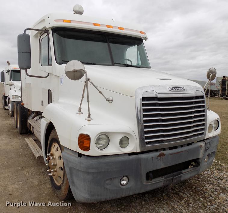 image for item DD3653 2007 Freightliner Century Class semi truck