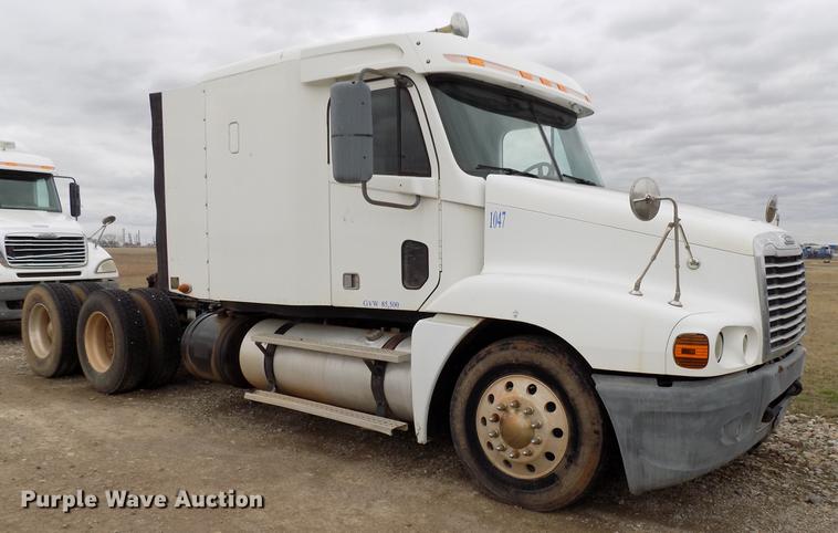 image for item DD3653 2007 Freightliner Century Class semi truck