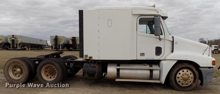 image for item DD3653 2007 Freightliner Century Class semi truck