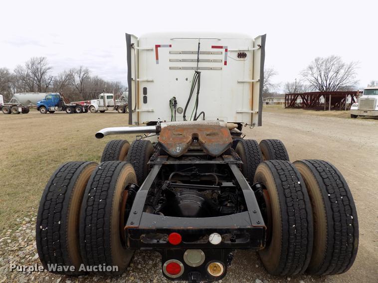 image for item DD3653 2007 Freightliner Century Class semi truck