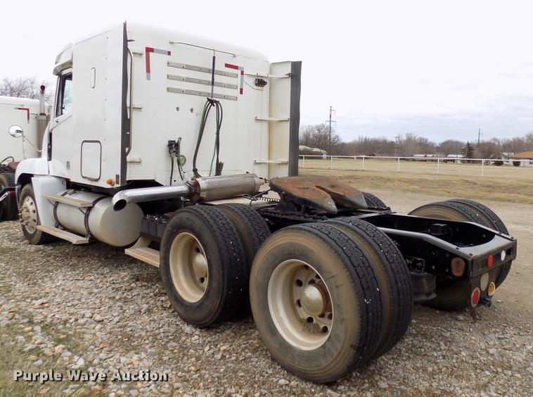image for item DD3653 2007 Freightliner Century Class semi truck