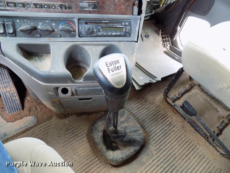 image for item DD3653 2007 Freightliner Century Class semi truck