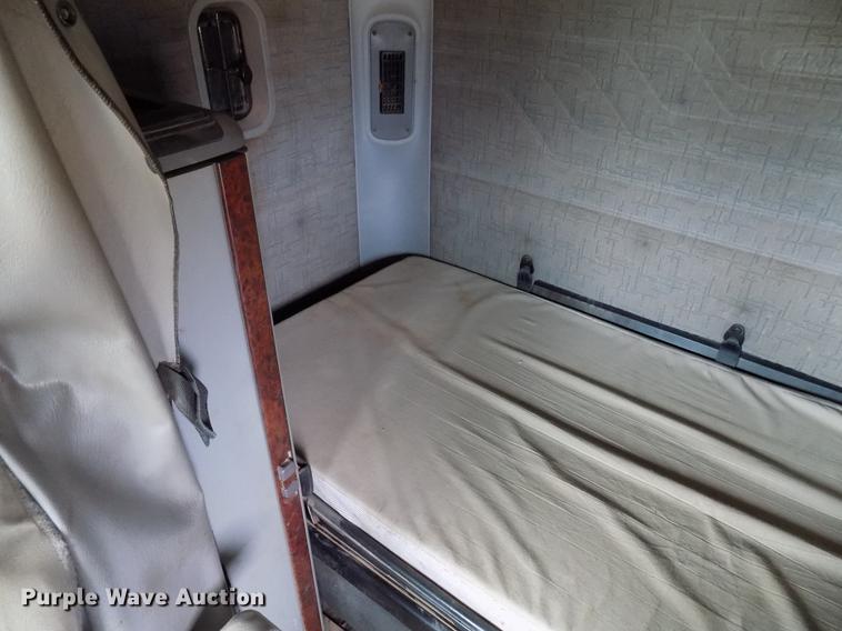 image for item DD3653 2007 Freightliner Century Class semi truck