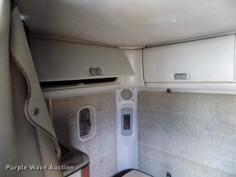 image for item DD3653 2007 Freightliner Century Class semi truck