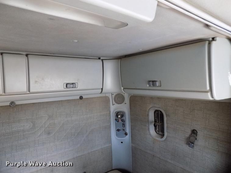 image for item DD3653 2007 Freightliner Century Class semi truck