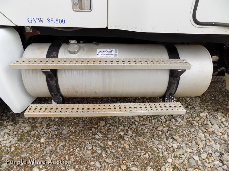 image for item DD3653 2007 Freightliner Century Class semi truck