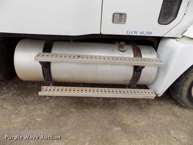 image for item DD3653 2007 Freightliner Century Class semi truck