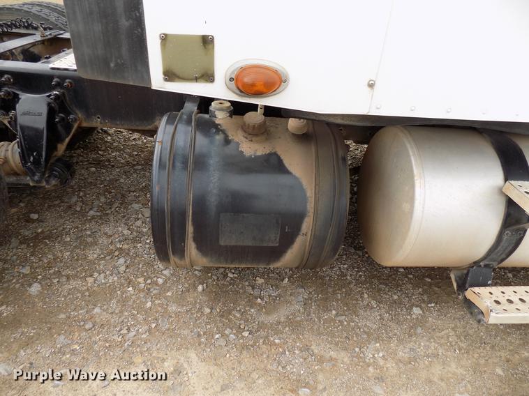 image for item DD3653 2007 Freightliner Century Class semi truck