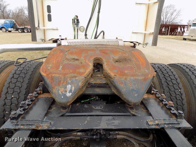 image for item DD3653 2007 Freightliner Century Class semi truck